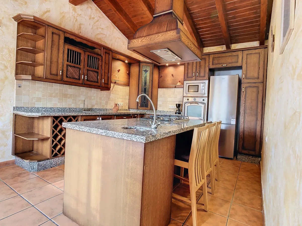 98b1f23a-570b-4703-8efd-ba5c2886c33d