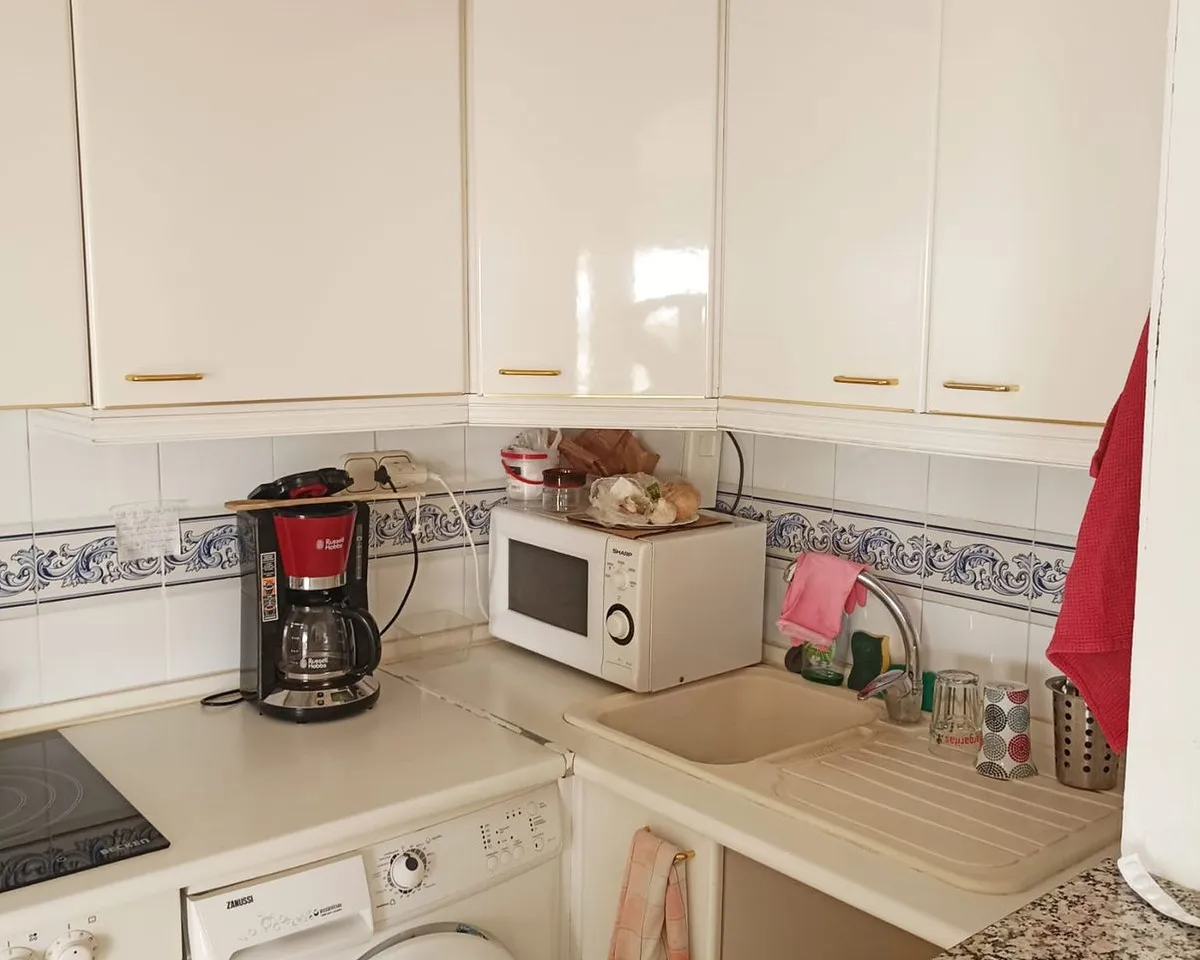 a76c069f-28c8-49c1-922c-3f698497f015