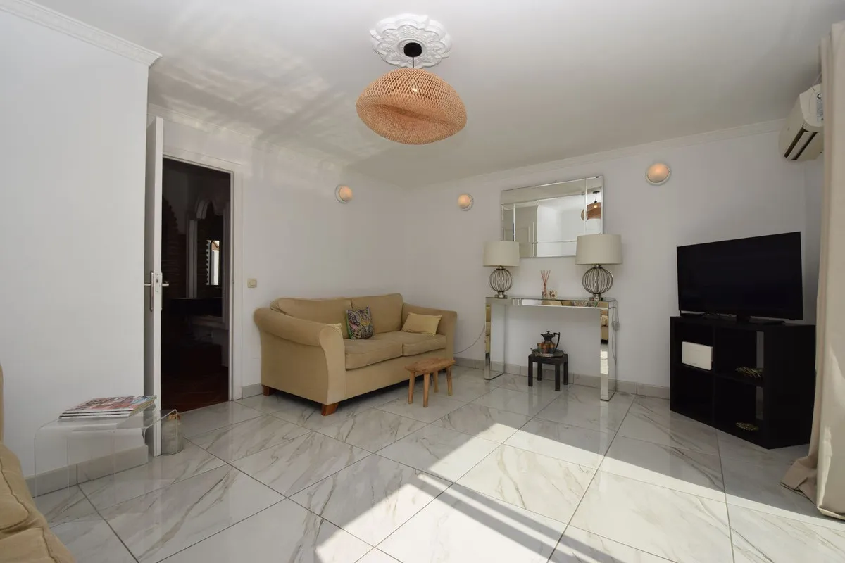 b07107d5-f080-4b10-bf25-ba41e5bc8957