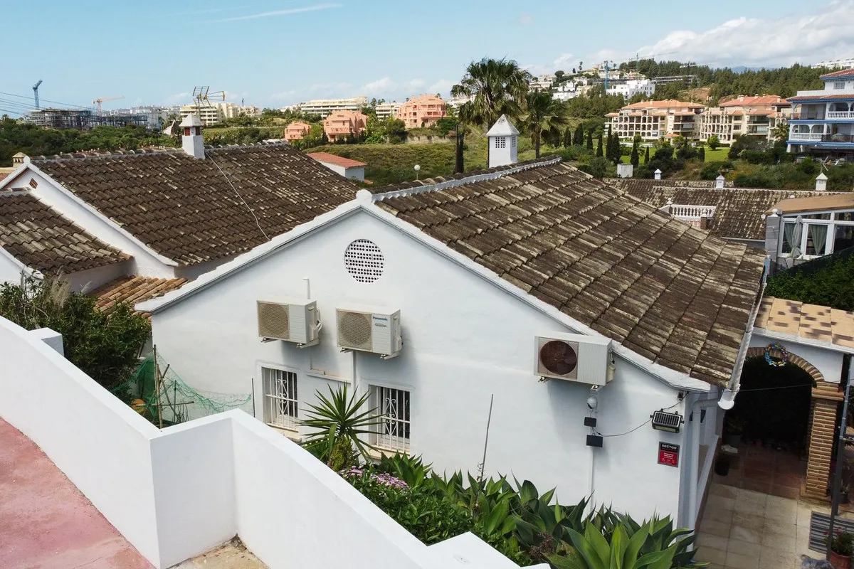 e2378d4f-7922-43d4-a51a-7c873609de38