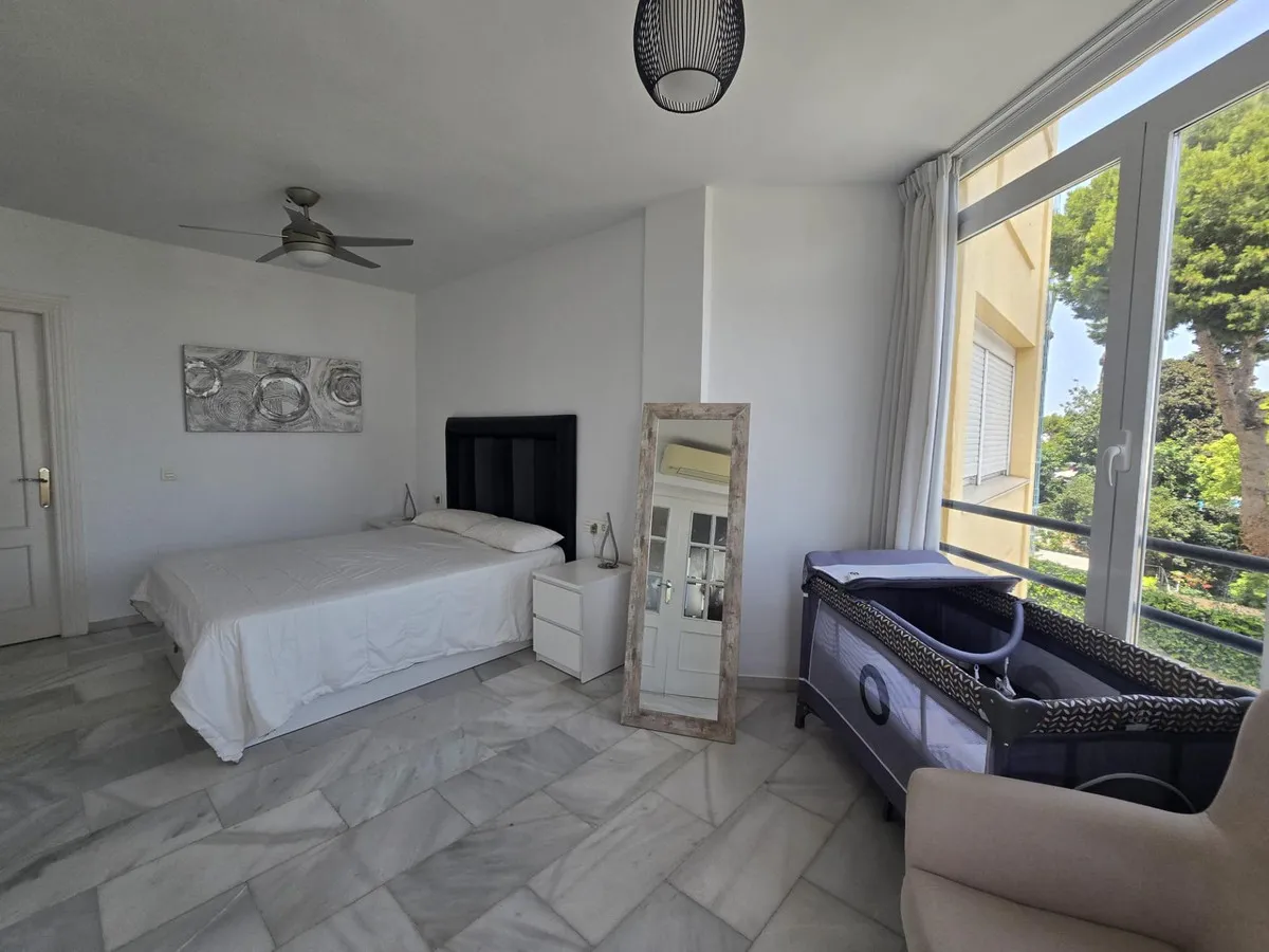 a9b65803-2cc5-4e9b-a865-df720d748039