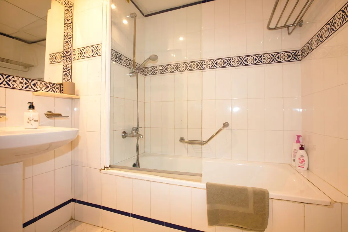 2ccc3470-e7b7-42fa-99eb-41e2d0b7c669