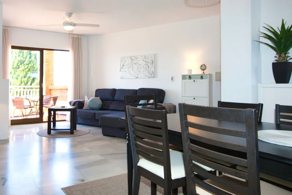 73fba7a9-4fdc-42e8-8b91-22481573126c