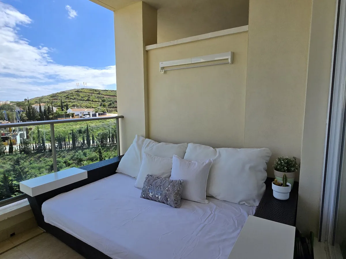 f109b185-8eb8-480f-8266-c3acb0ec5146