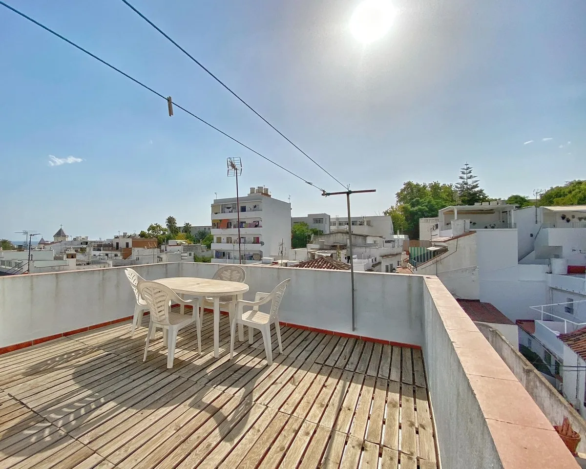 01642f5c-4196-43a0-9a43-02401240dd56