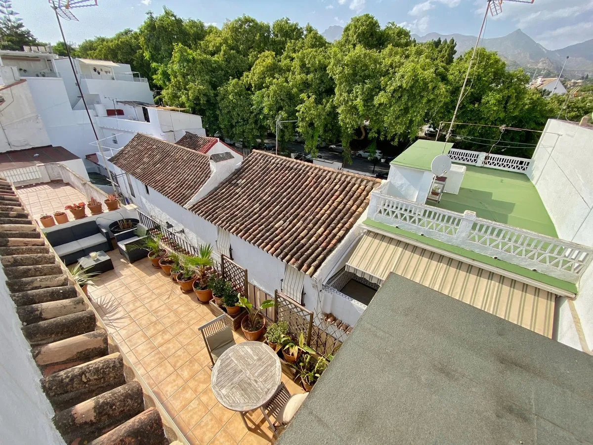 04a8d37c-fa83-4e7b-bc4c-efd9794ec34d