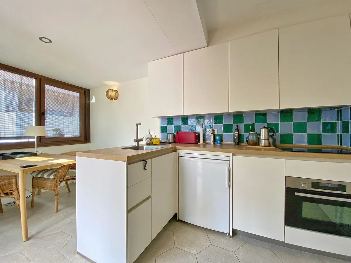 a6bf417b-aef6-476e-a7f5-38149cf5fb02