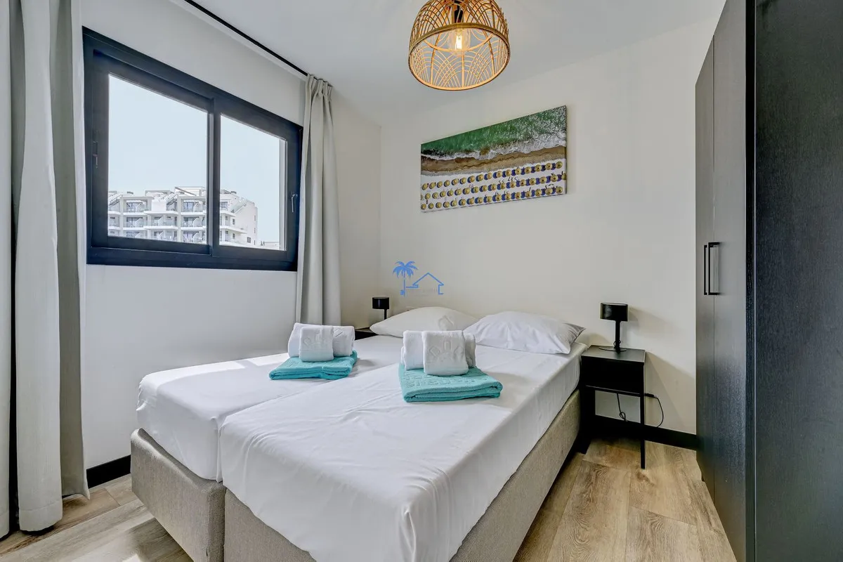 a6637039-cc52-4f90-a8cd-de4ed63e7042