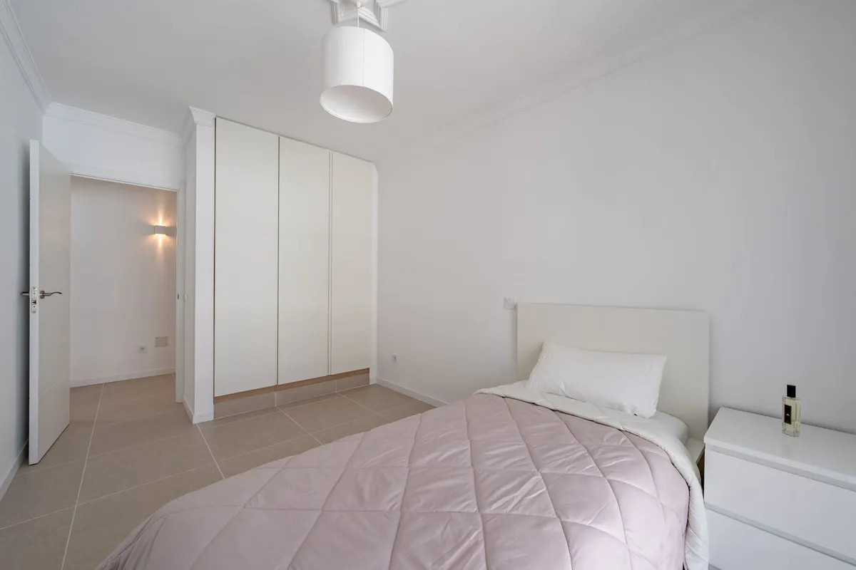 cbbec4b5-cf88-49eb-a1a6-e1de1a6cb60f