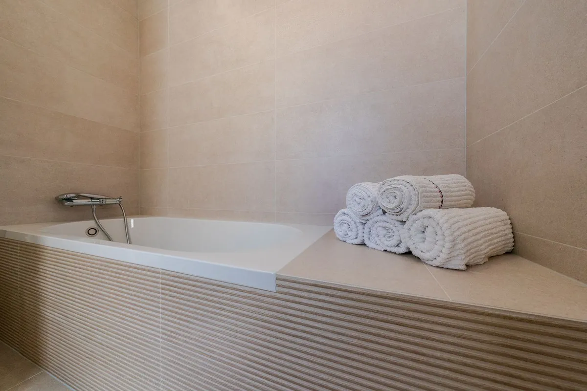 e0881b5b-cd39-45d0-9932-0031573d86cd