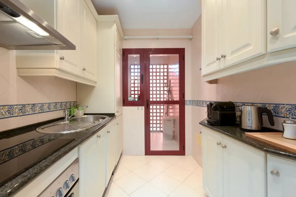 c7216eef-c40b-47c0-8878-8a6b222d23c8