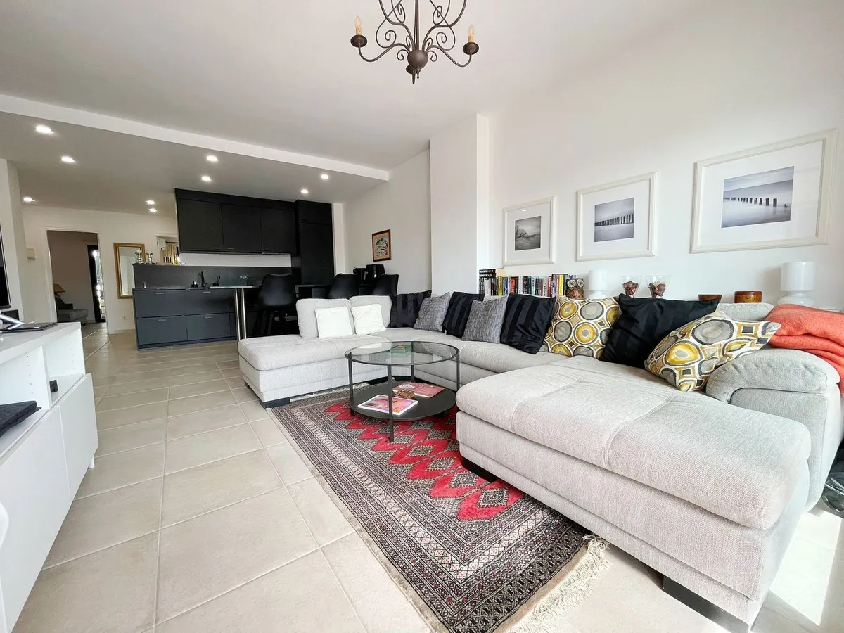 a02e73a4-3917-47be-b6d4-a65402803252