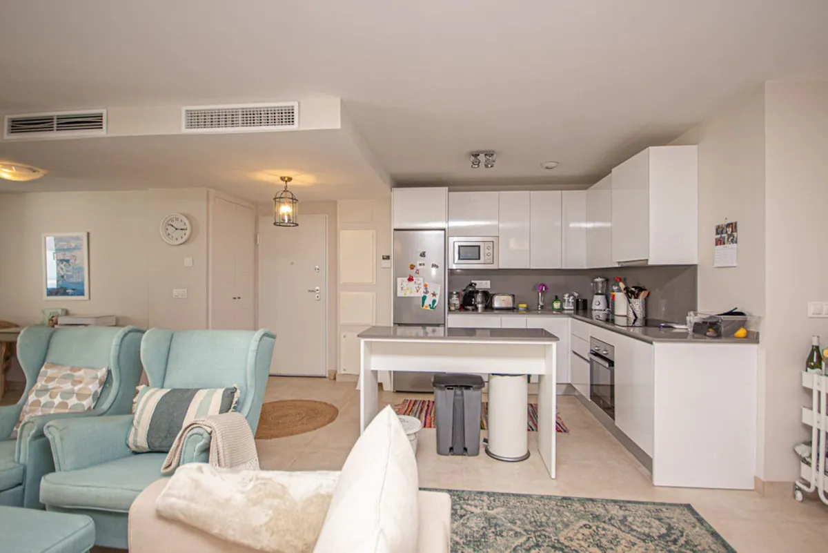 f1afa7df-7404-4954-9f09-70c9551e3b22