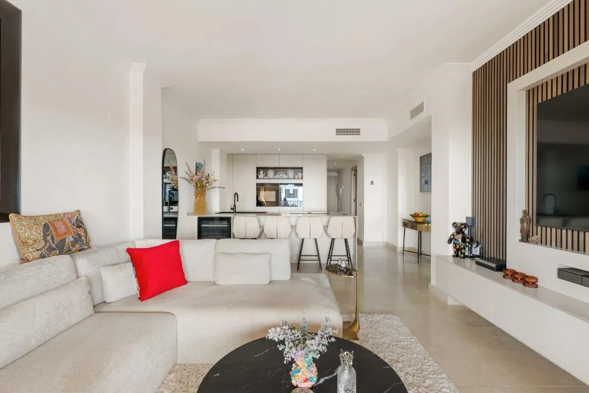 0ff78bee-36f5-425b-8823-1c5548166b47