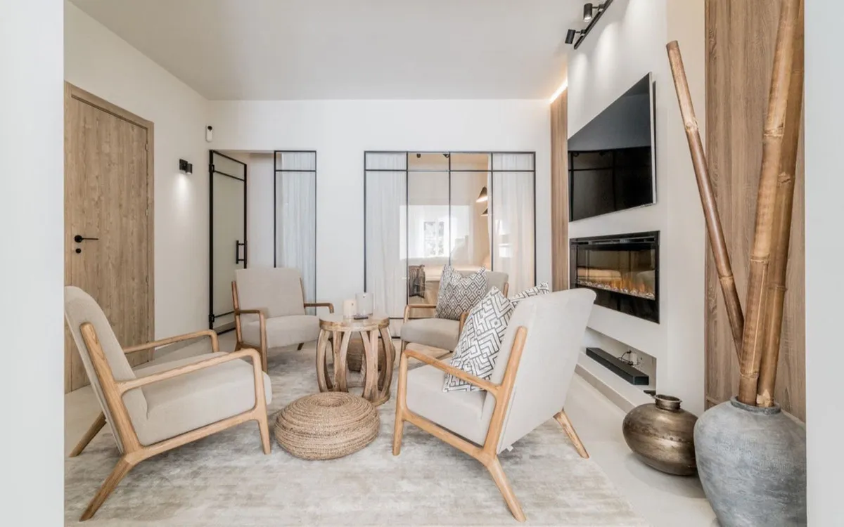 8056cefd-4e6a-45c0-827d-7cc71d6f6b81