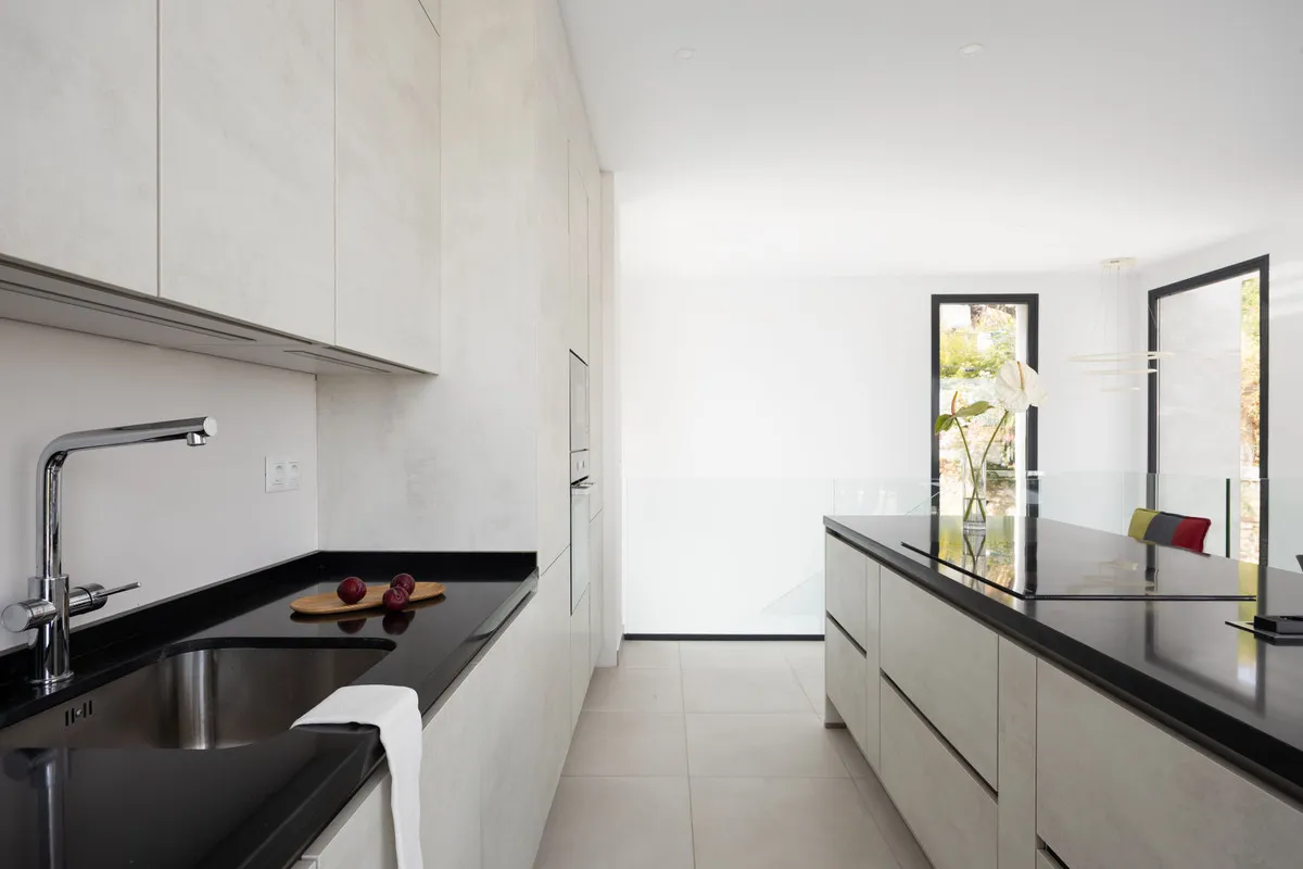 9733b31b-0280-4b78-acd9-7cf64194b0c3