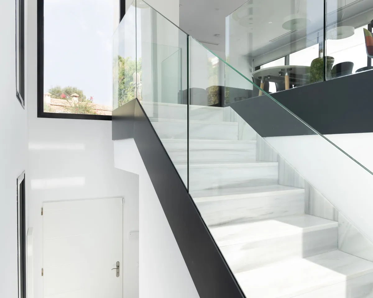 acf2b0a6-7ba1-4556-8ab4-6314c5fa01d4