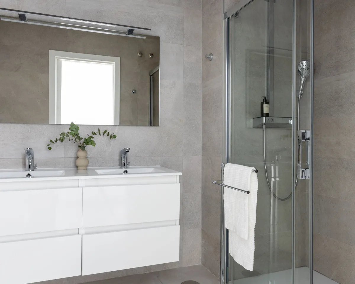 eeb575a0-182b-40d2-913c-b7bc435168e1