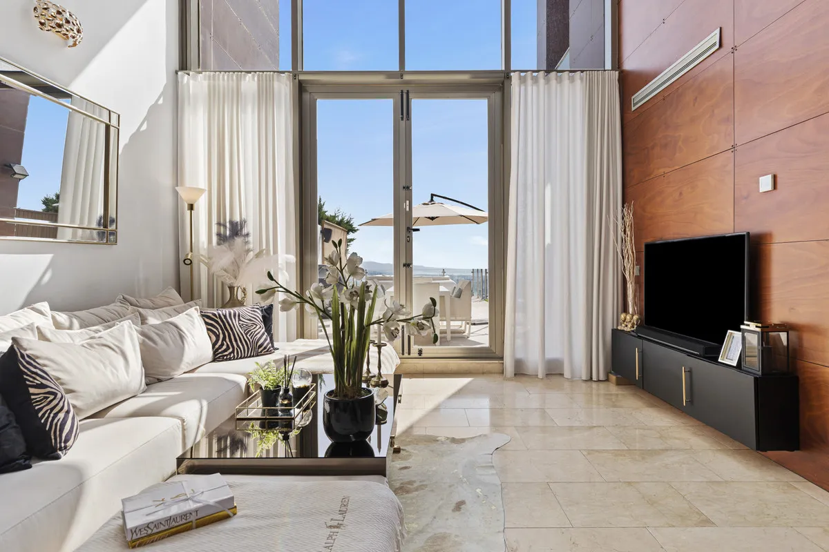 379ca975-742e-4a78-bbd1-3f06b4301fae