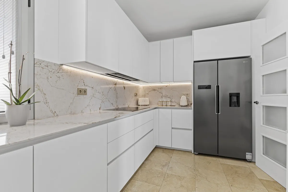 b0bf4cb4-e2e3-4e74-a81b-9c90019c5206