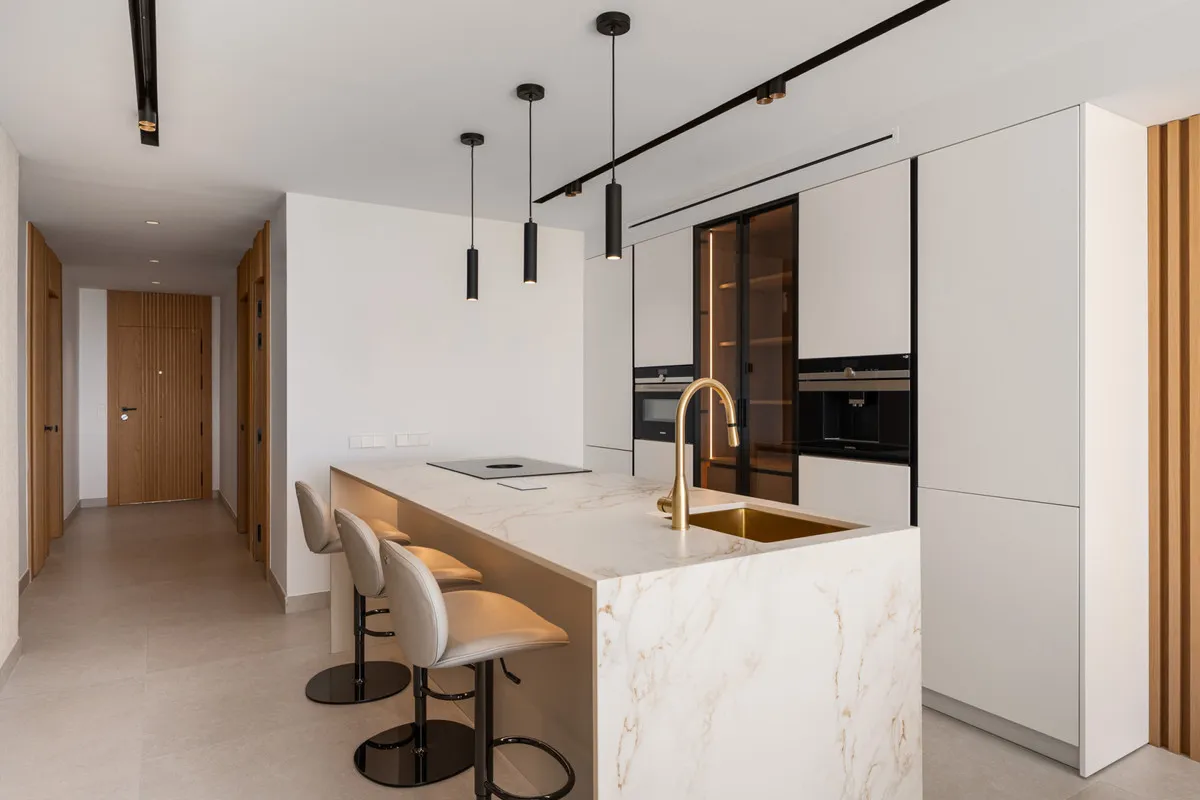 5fea0504-a1c4-436e-aeeb-5675c5f5d12d