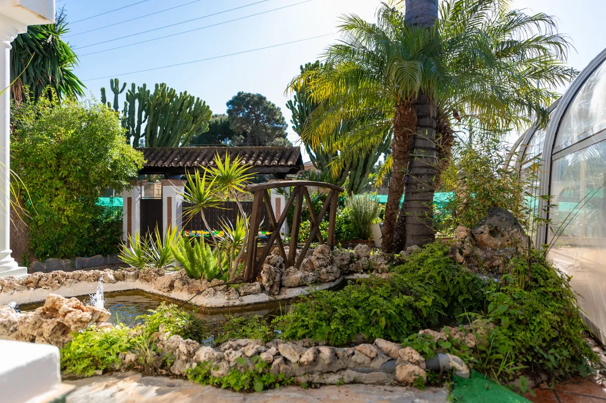 5c797325-6cd7-4c56-8d3c-476c6f7235fe