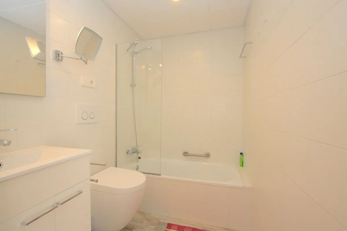 1e8040ab-26ad-4547-8206-70dd63aa7dfe