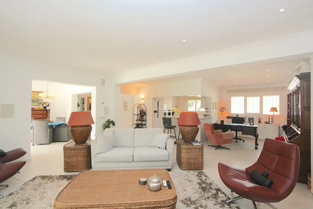 b4f579df-e1ac-4e44-be9e-3436f408231b