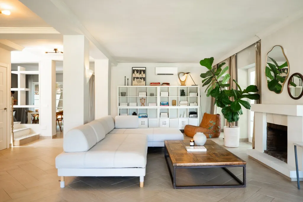 f6eb1c00-7001-4f44-827c-e77b060e6528