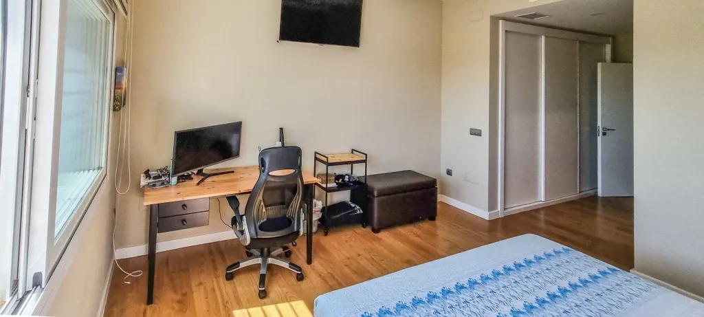 c1b8605b-f54d-43a0-8193-0071cf3bee41