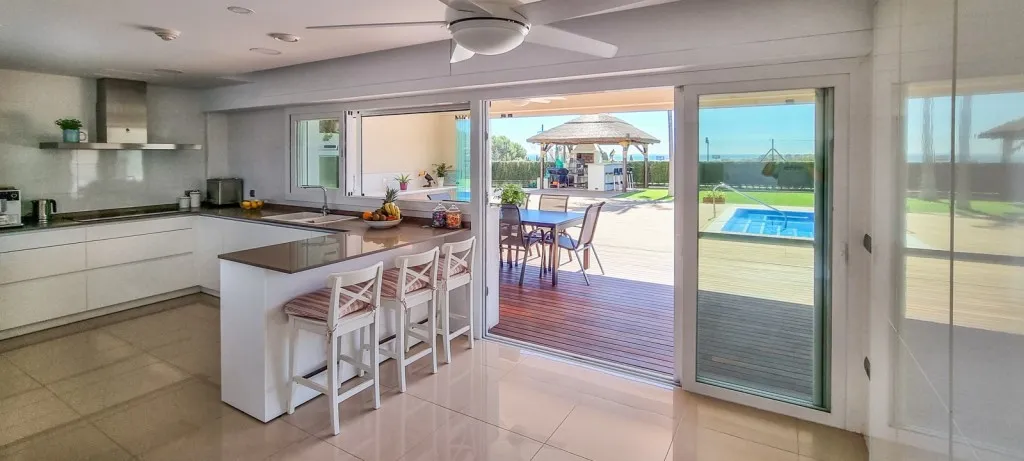 ecb21301-f171-443c-8aa1-597df5fe27e4