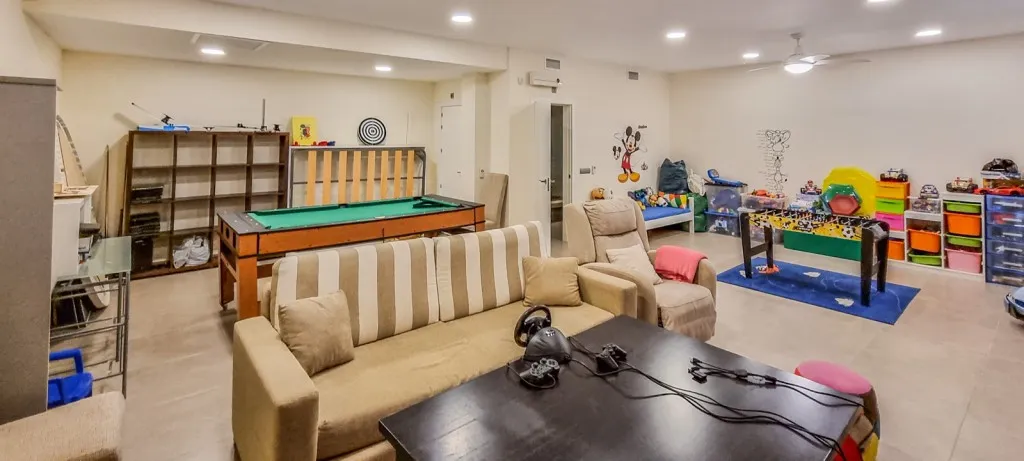 f4b25bec-9088-44d5-a006-445cde46f645