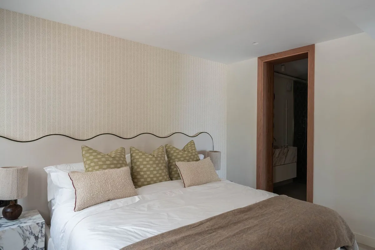 4d6bd581-2d90-4050-a52e-3b04e4bca1d1