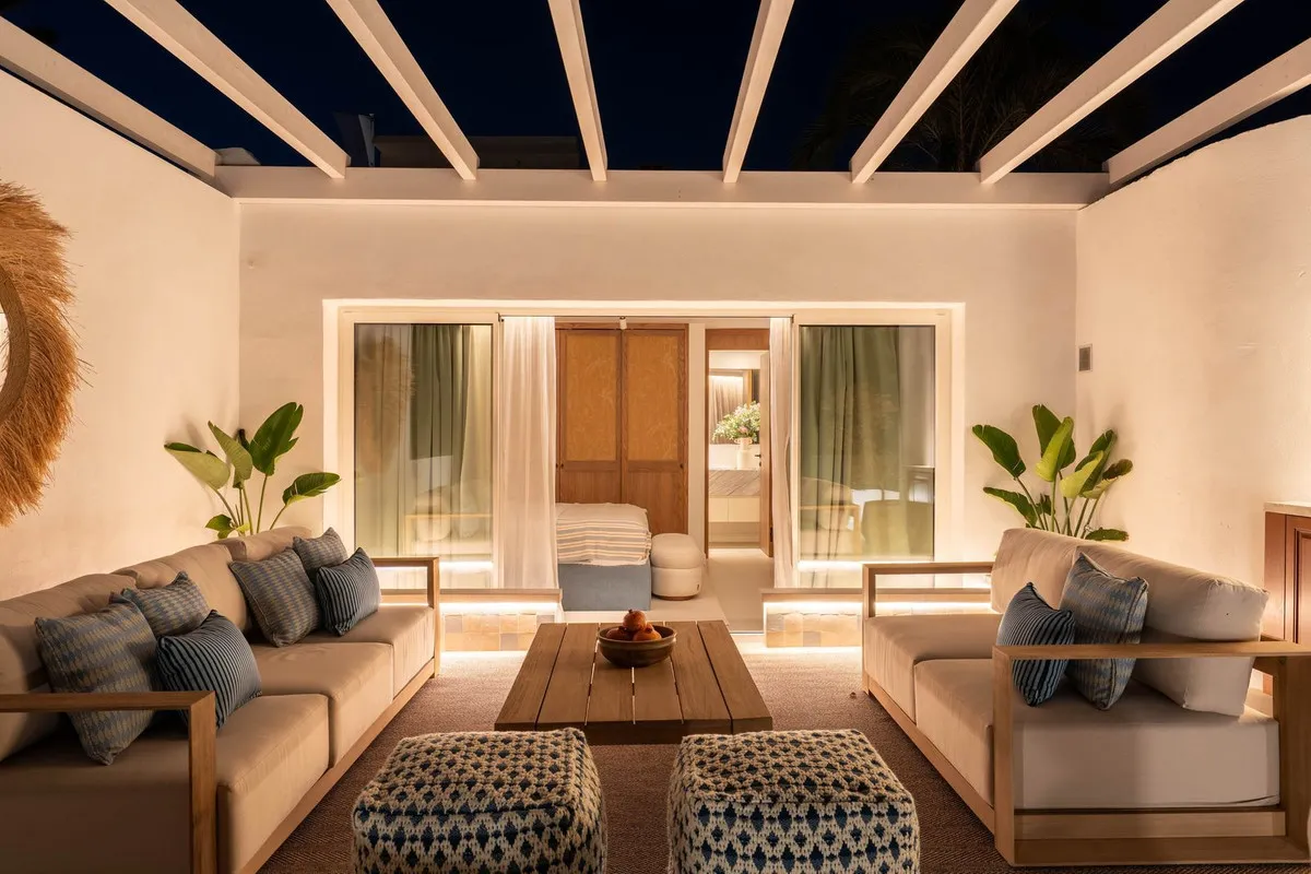 5e320db4-7650-473a-8650-586e75213099