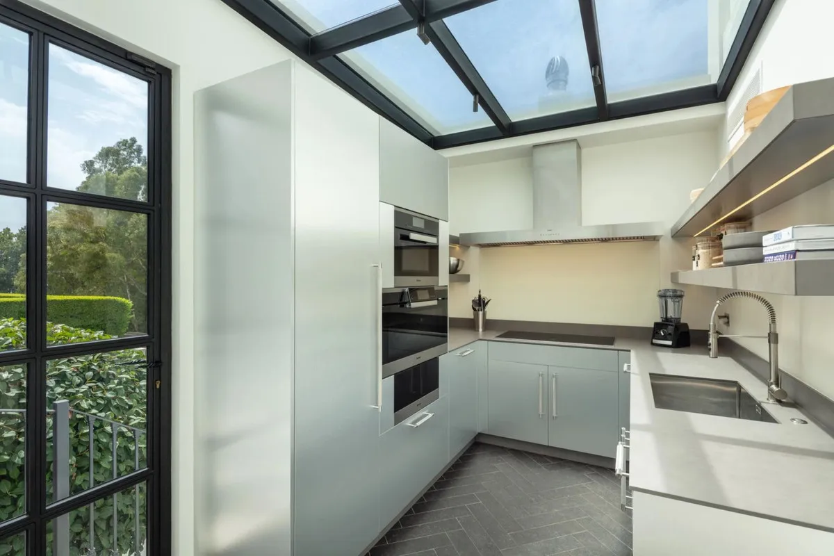 9fed6869-c880-4742-885e-bc7b7f9f657f