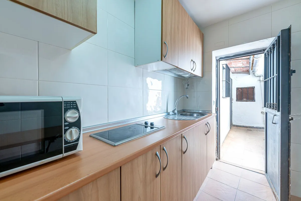 1ec9f5e9-54b6-4a8d-8142-0fb5498965d4