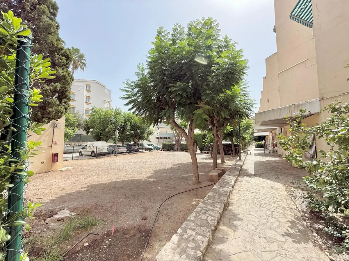 25559757-d0b6-4c1a-93b7-953f2dfa9483