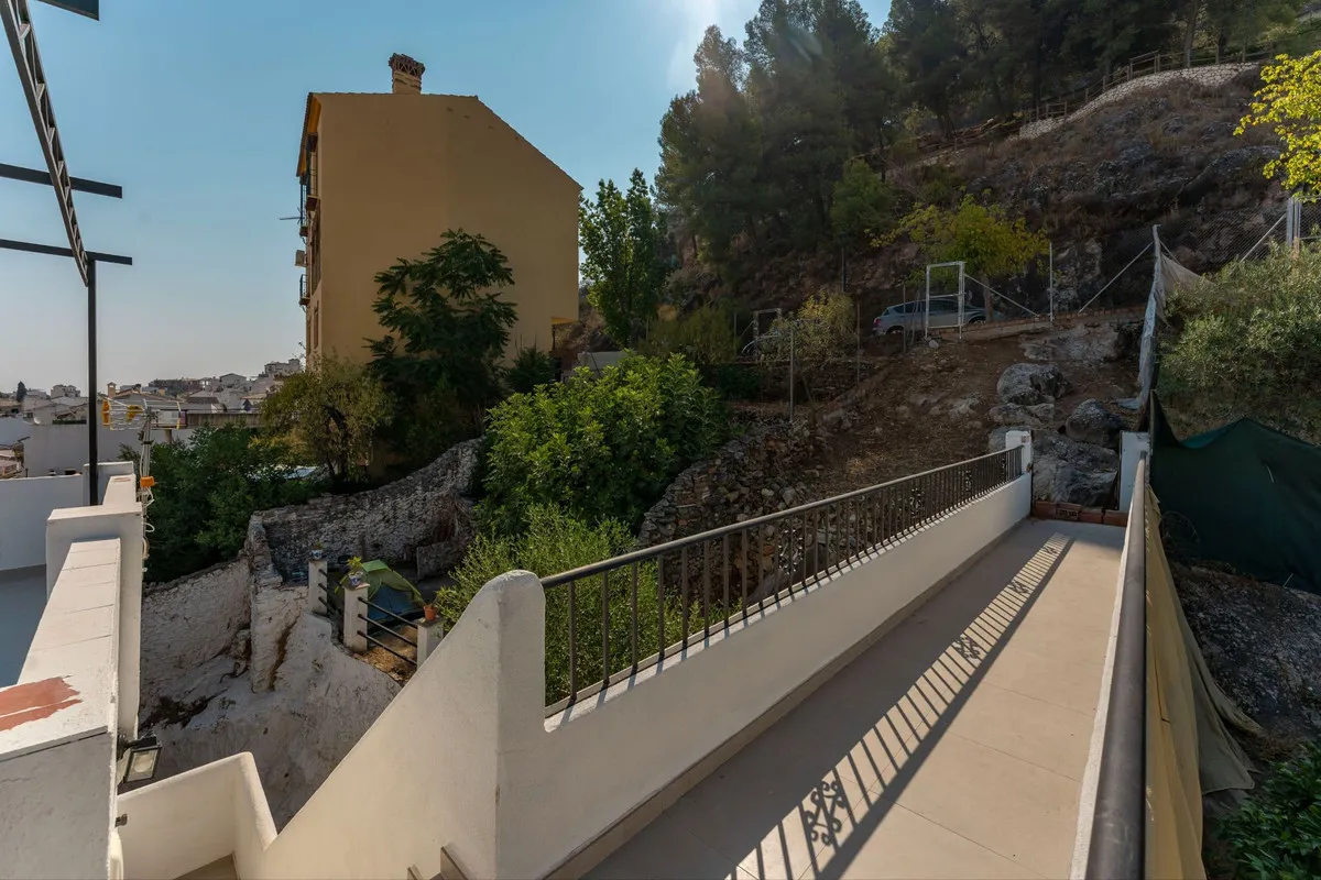 04f230dd-3f42-43ac-a6e4-122f1f52e99d