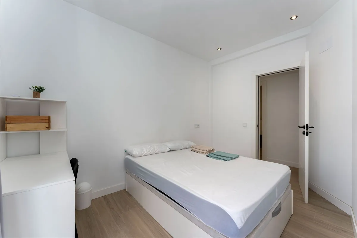 fb072b1c-16da-44ed-8d17-507a417d9b7a