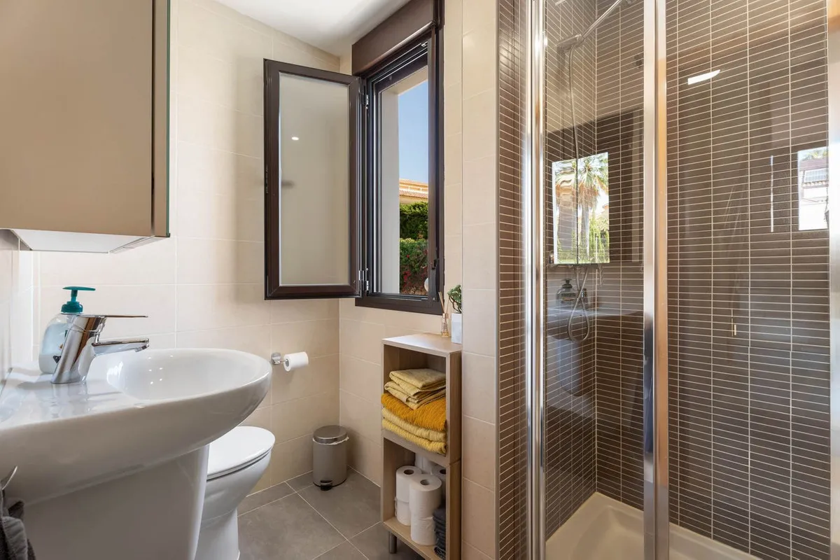 e1aa63d5-b8b6-4e4d-8c1d-2f56519664e5