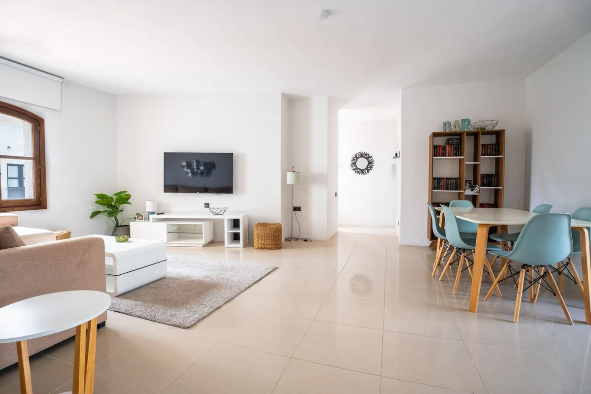 fc12316f-3e05-4dcc-a09d-7315347b5cd0