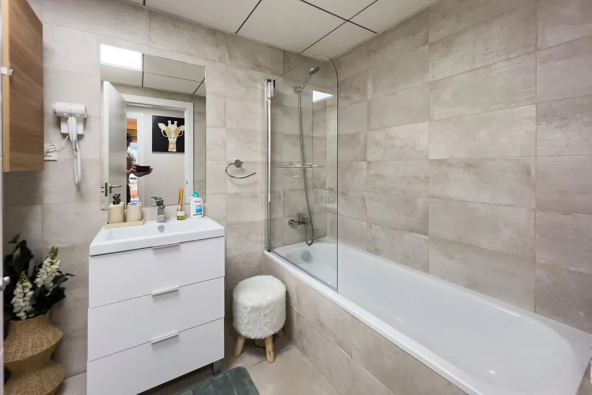 f403ff91-9a28-4d80-8489-60b70b4c2705