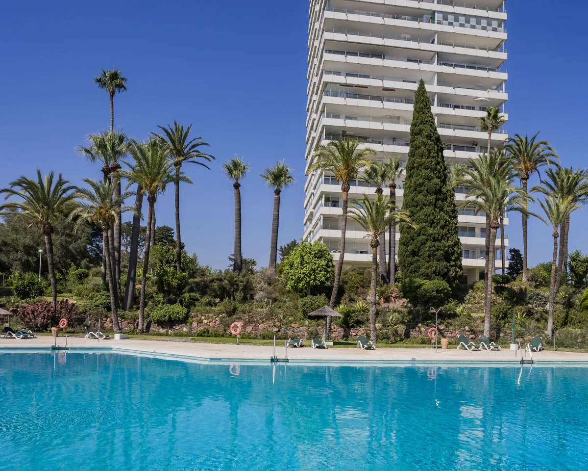 8ee79b86-0e87-4fad-8655-d81d7f9b2a1f