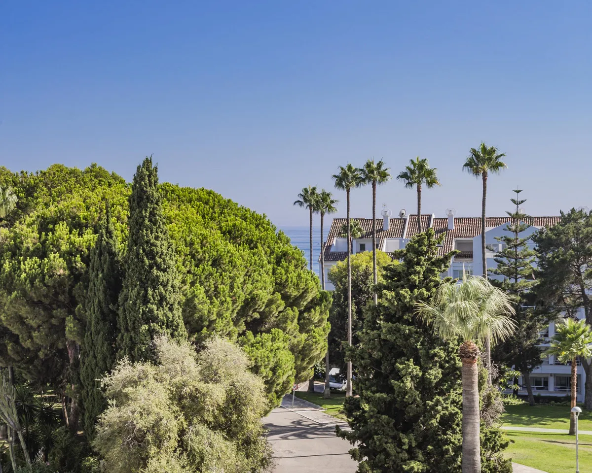 c6ab42e2-3e7e-4783-8ca4-65d7231fcc09