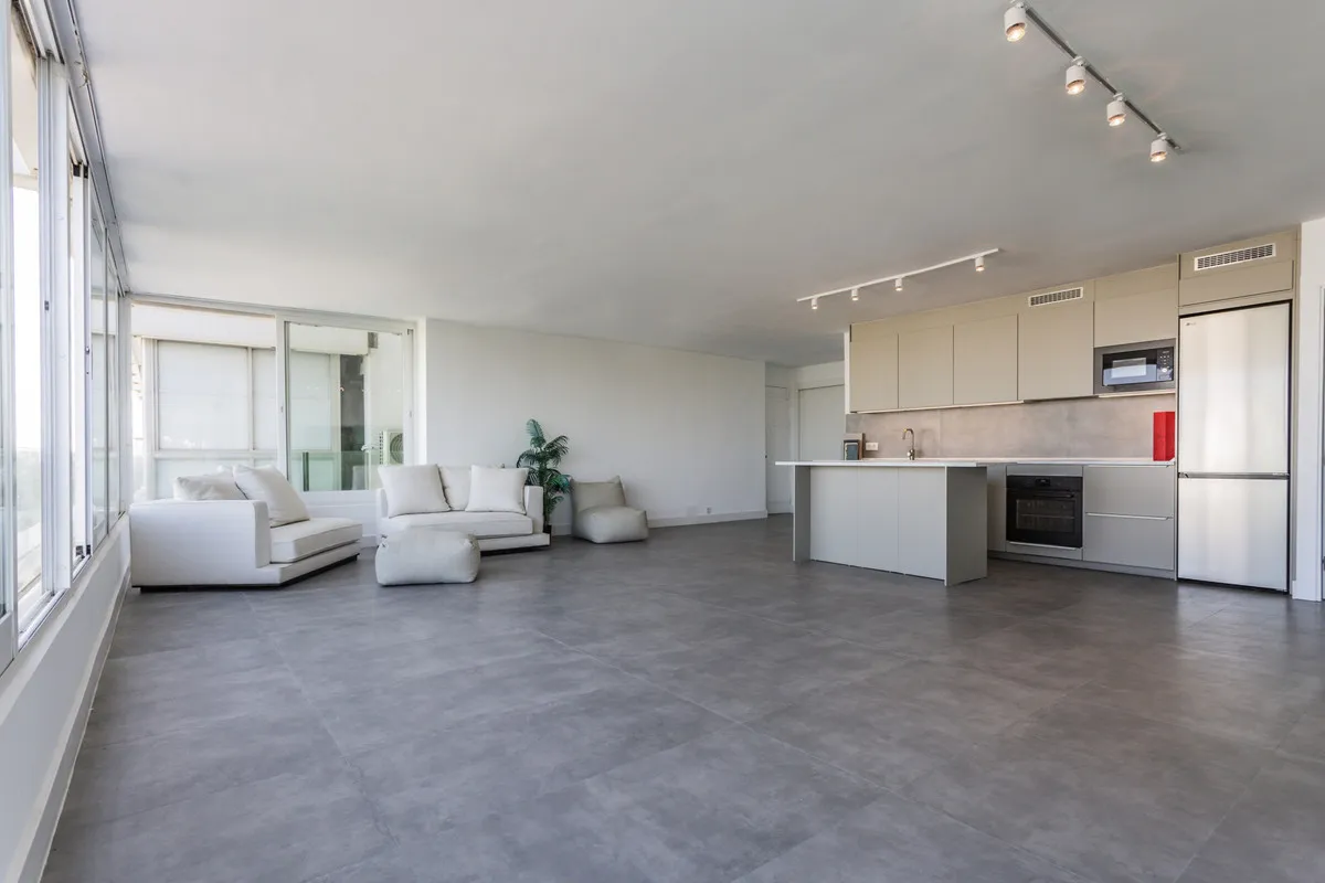 cb04bb7b-056d-415d-8243-bf838cbedc94