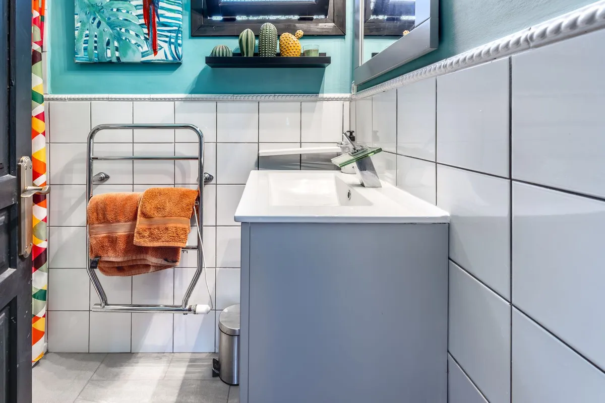 2e03a996-84c8-4989-8f20-7789f00745f6