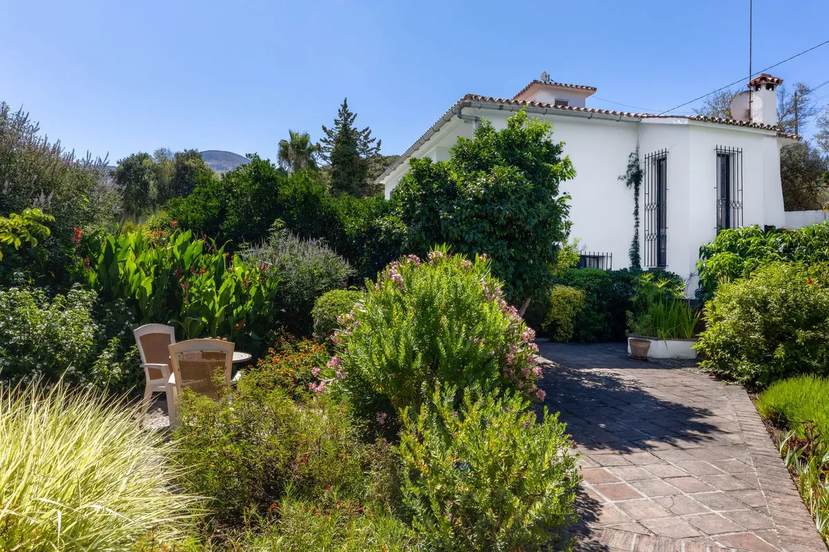 e8ccbb0e-1345-43bf-9bac-612343372b26