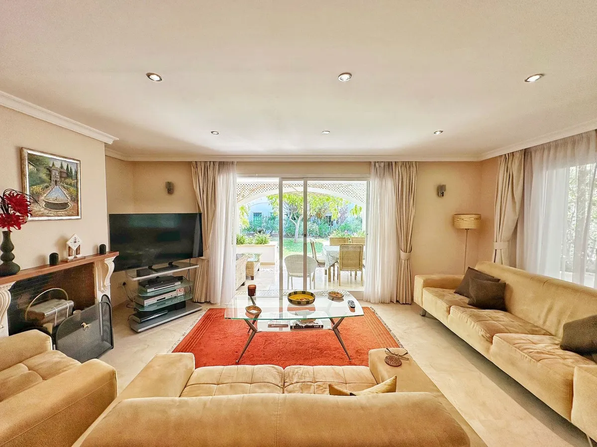 1b22e34f-fc06-4214-9253-a0e99fd5686a