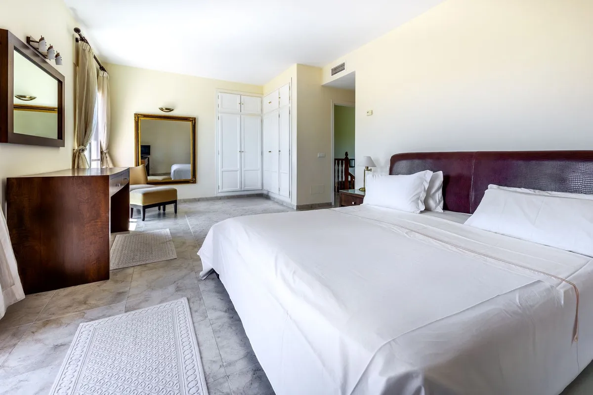 0ef697cc-5a5d-49a3-a291-8f7b80964013