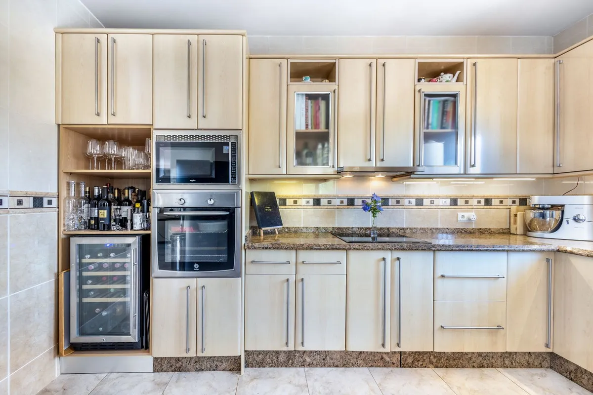 52ca3325-5e52-4b0c-bb17-e342278ec160